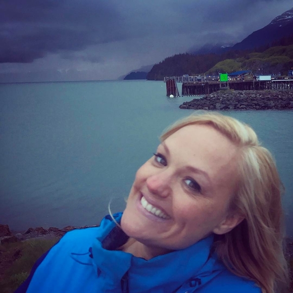 Meet your Posher, Nicole - Picture 1 of 1